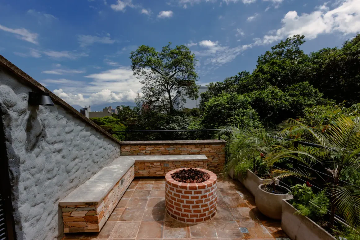 Cityscape Penthouse near Lleras